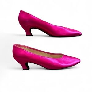 Vintage Mondolfo women’s Barbie Pink Satin kitten heels 7.5